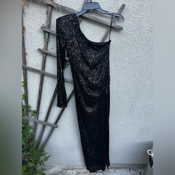 Michael Costello X Revolve Terri sequin Gown in Black - Picture 3 of 9